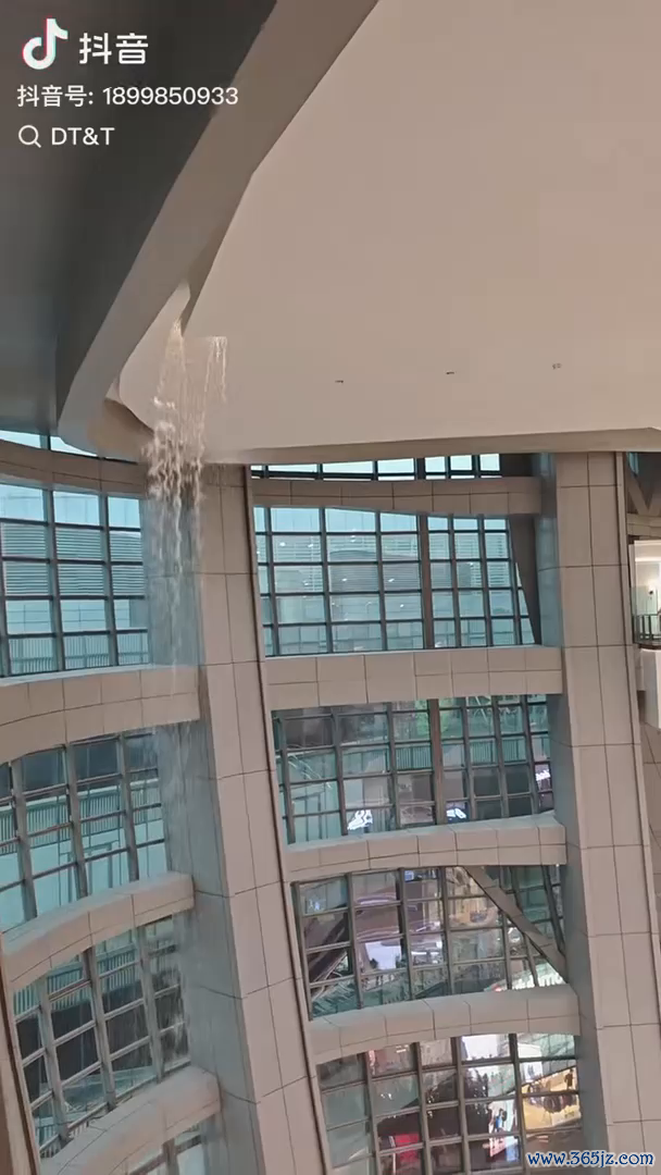 济南突降暴雨 预警30分钟连升三级