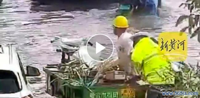 济南突降暴雨 预警30分钟连升三级