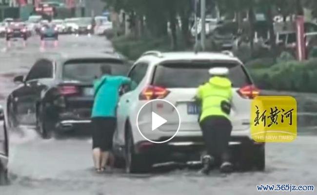 济南突降暴雨 预警30分钟连升三级