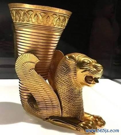 赞达亚戴3000年历史耳环被批 文物争议再起